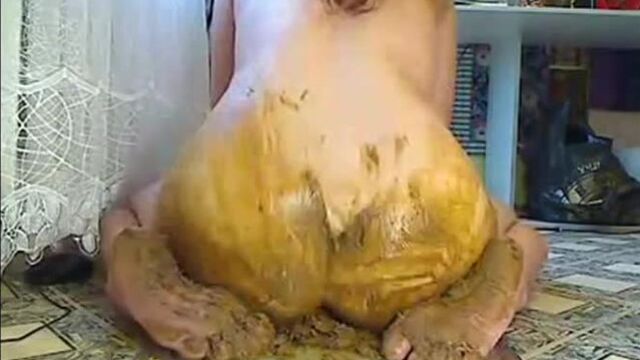 Gorgeous Scat Girl Smear Scat Porn